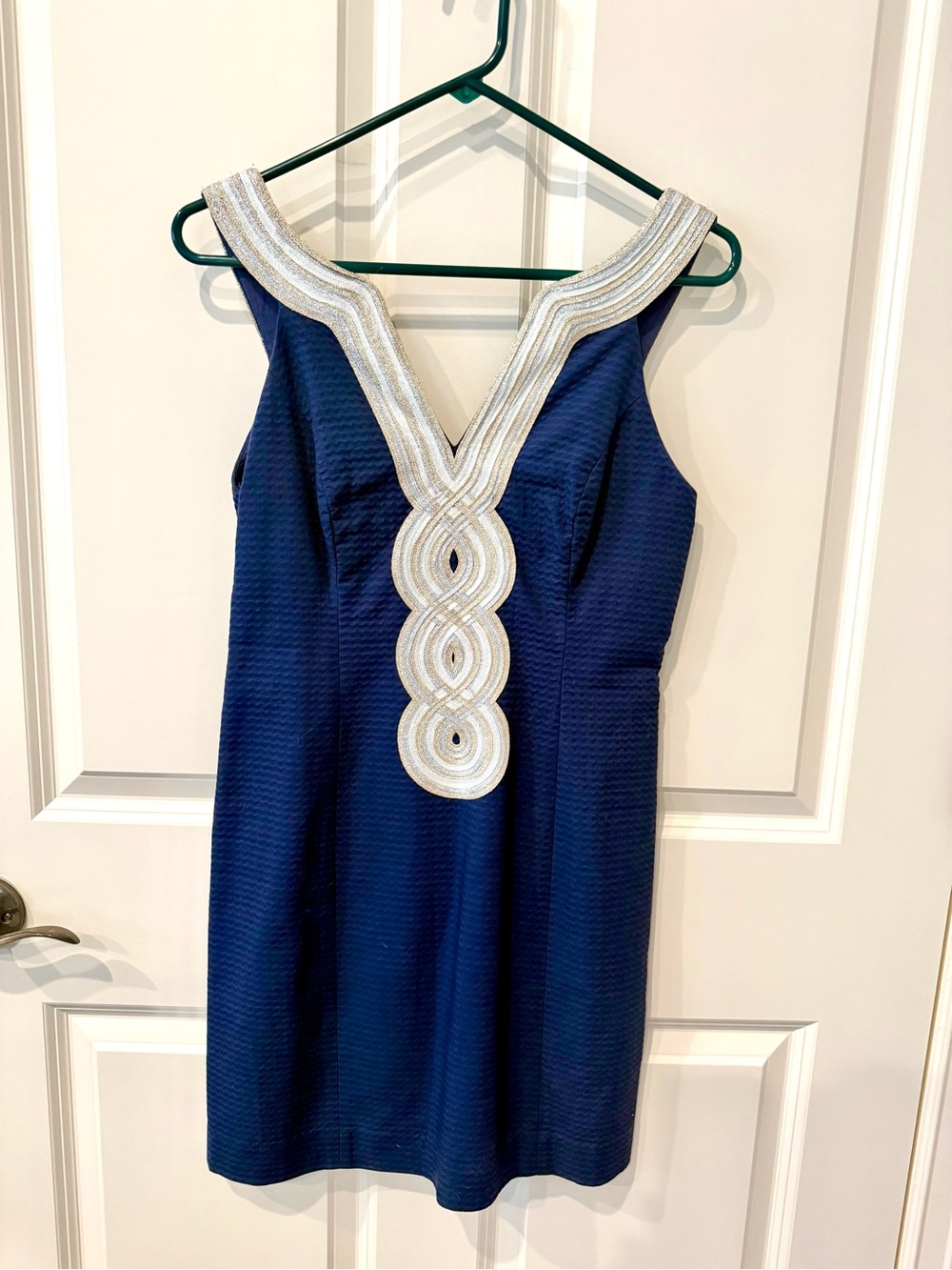 Lilly Pulitzer Valli shift dress in true navy with Ivory Trim, size 4.